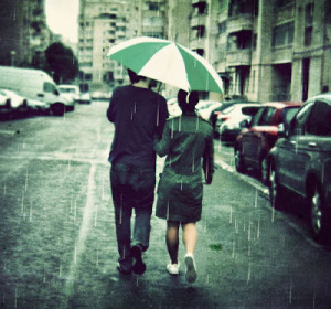 city,couple,rain,umbrella-982aa19546ef5b68d0979bba013a1126_h